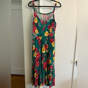 Torrid dress size 4 green/tropical! Perfect for summer/vacation.